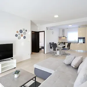 Lisac Apartment